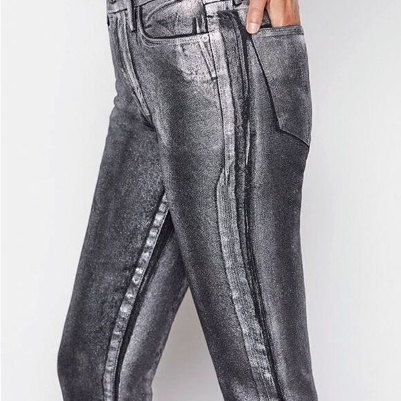 Frame Le High Skinny Crop Jeans in Chrome Noir Wash Denim. Size 26. - Picture 5 of 13